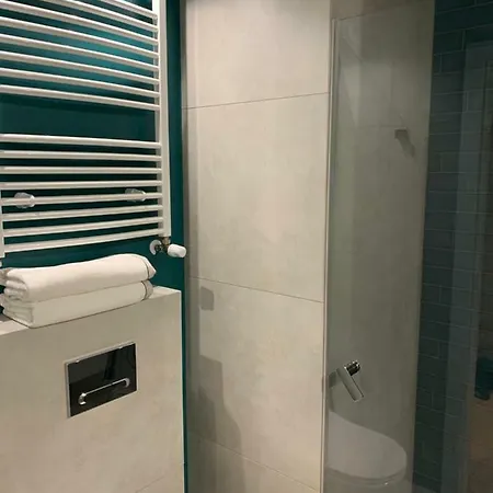 Apartmentsun Parrot