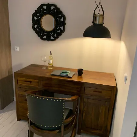 Apartmentsun Parrot *
